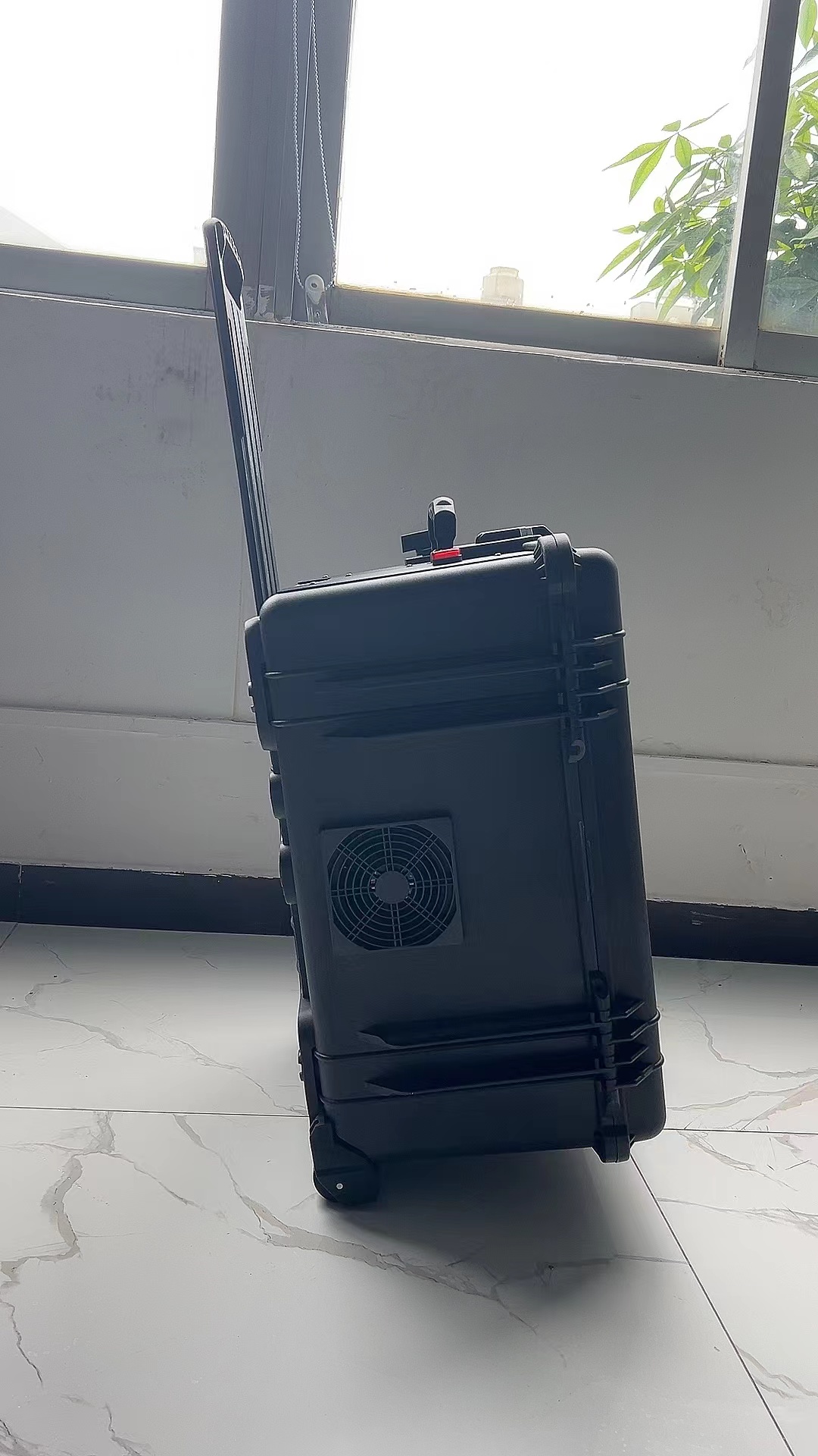 凌海手拉箱型移动通信干扰器